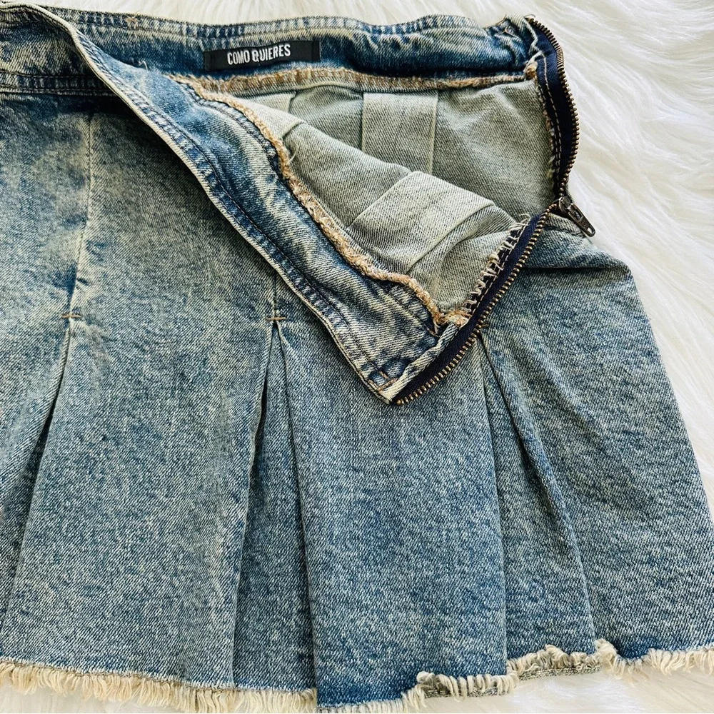5 x $25 NWOT Como Quieres Pleated Raw Seam Jean Skirt, 8-10